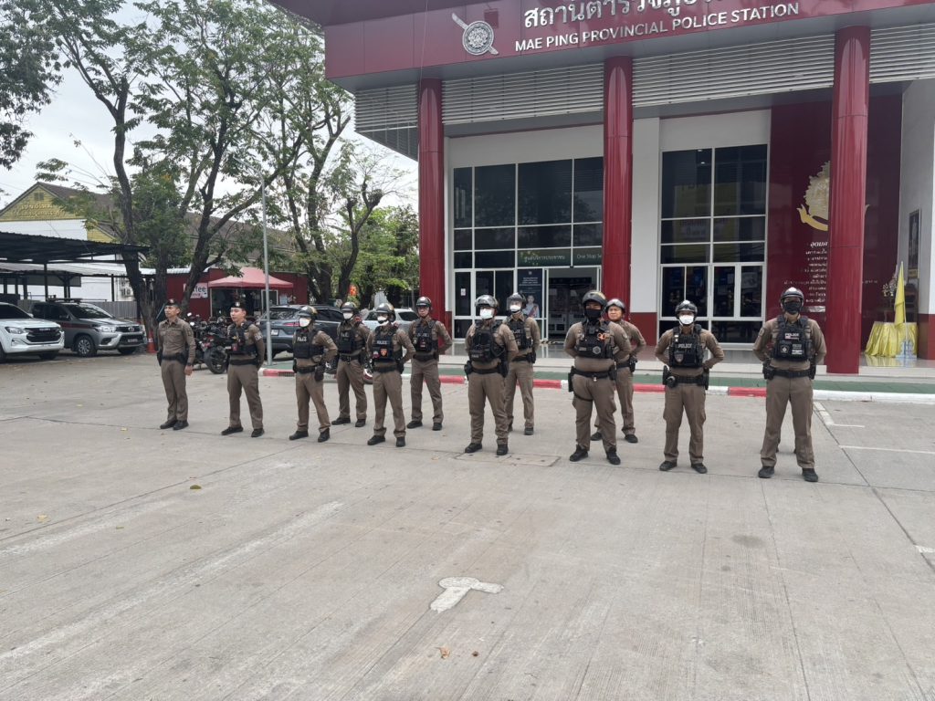 เคารพธงชาติ ตรวจสอบความพร้อมอุปกรณ์ อาวุธ และทบทวนยุทธวิธีตำรวจทุกครั้งก่อนออกปฏิบัติงาน