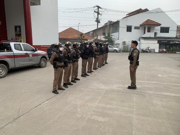 เคารพธงชาติ ตรวจสอบความพร้อมอุปกรณ์ อาวุธ และทบทวนยุทธวิธีตำรวจทุกครั้งก่อนออกปฏิบัติงาน