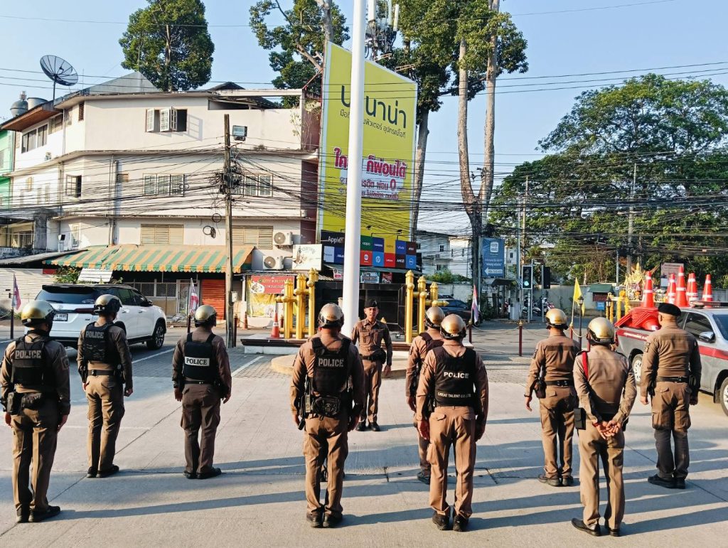 เคารพธงชาติ ตรวจสอบความพร้อมอุปกรณ์ อาวุธ และทบทวนยุทธวิธีตำรวจทุกครั้งก่อนออกปฏิบัติงาน