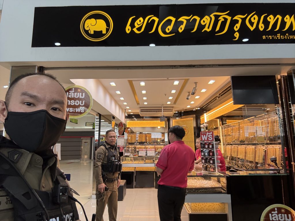 การตรวจ จุดเสี่ยงจุดล่อแหลม ธนาคาร  ร้านทอง ร้านสะดวกซื้อ เพื่อป้องกันเหตุ