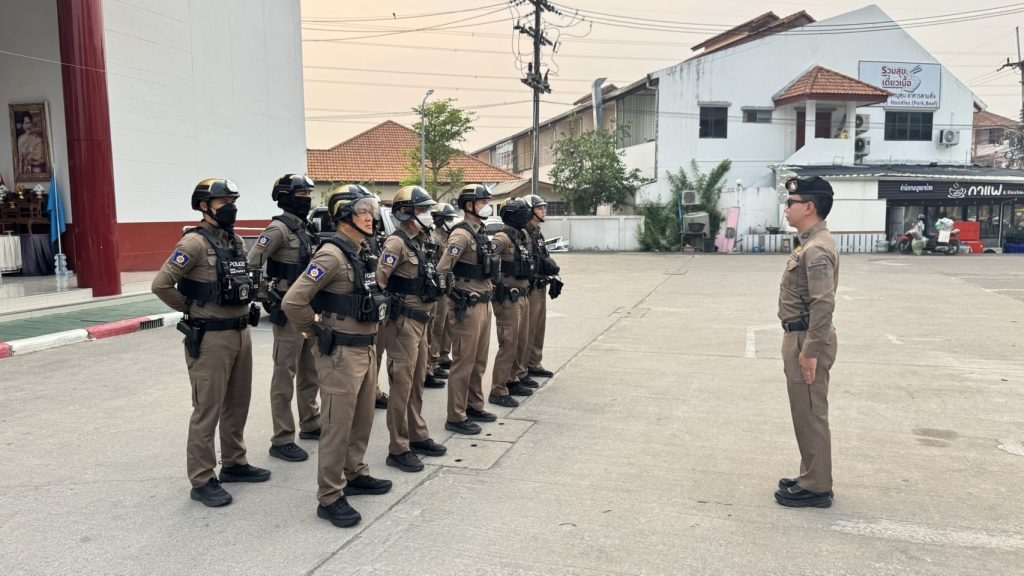 เคารพธงชาติ ตรวจสอบความพร้อมอุปกรณ์ อาวุะ และทบทวนยุทธวิธีตำรวจทุกครั้งก่อนออกปฏิบัติงาน